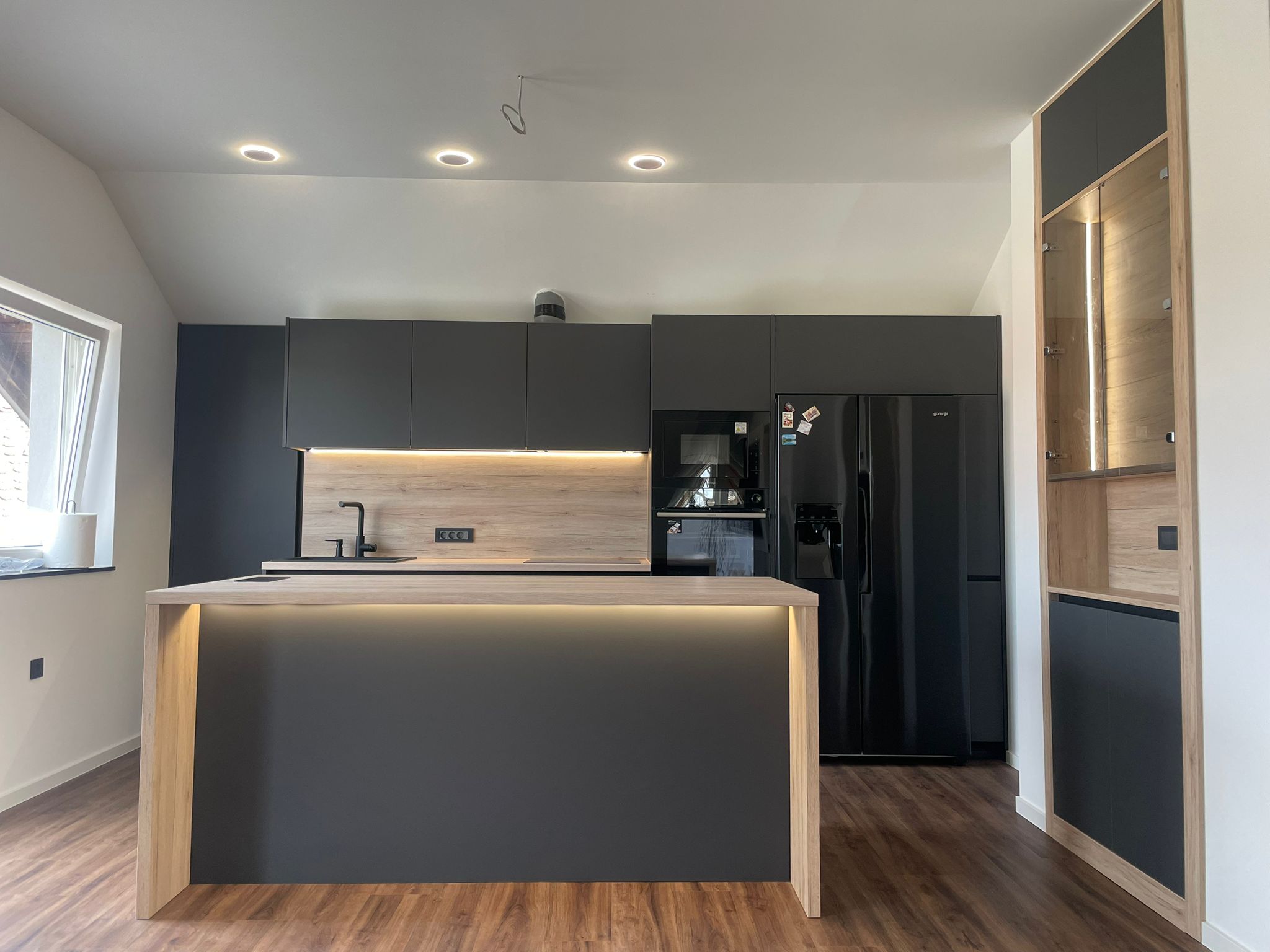 Kuhinja s otokom (open space)