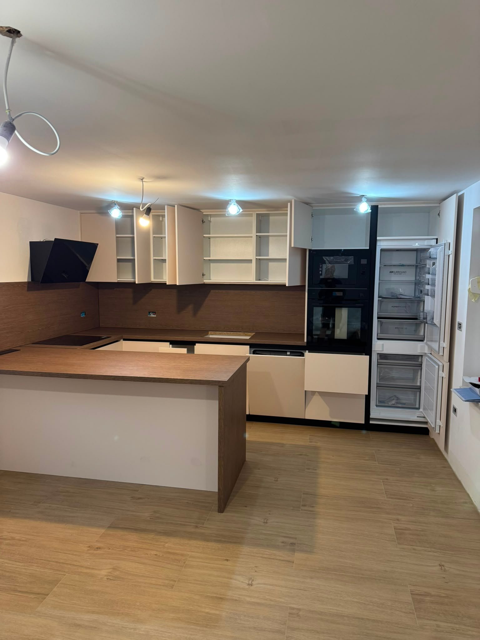 Moderna kuhinja po mjeri s otokom Konjšćina/Zagreb/Hrvatska